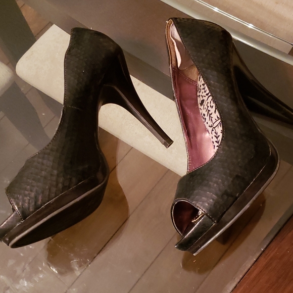 Shoes - Picture 2 of 3